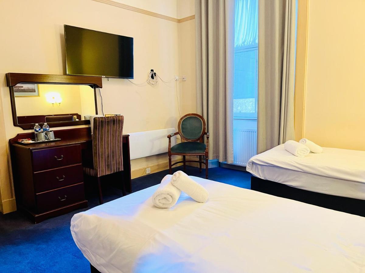 The Lovat 3*